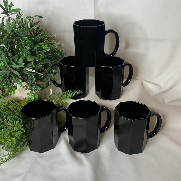 Beautiful set of 6 black Arcoroc octagon coffee mugs made in France - Picture 2 of 7